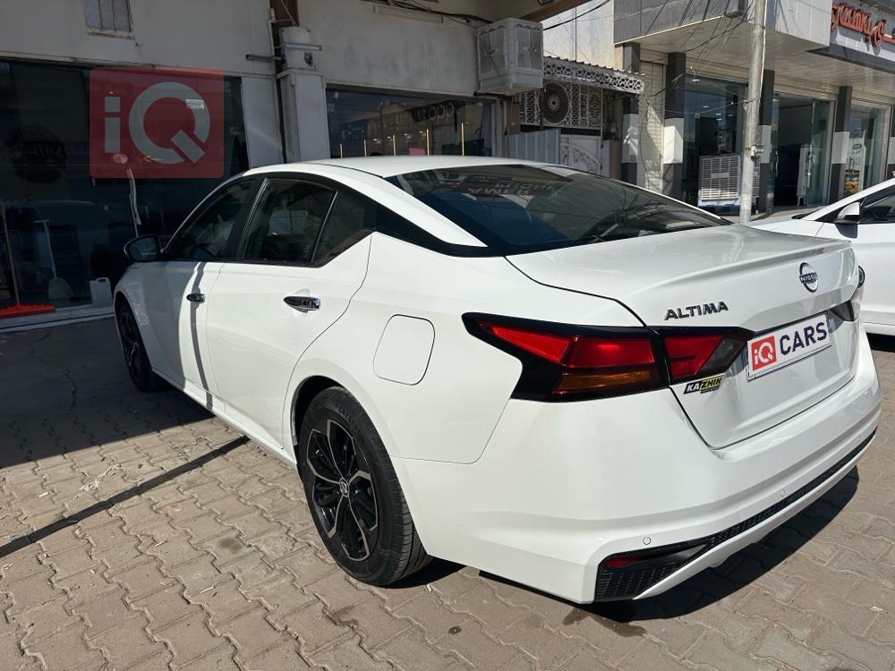 نيسان ألتيما